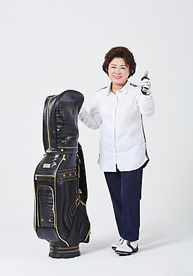 포토 JPG 스튜디오촬영 전신 여자 중년 50대 골프 중년라이프 엄마 실내 한명 서기 미소 사람 취미 옆모습 운동 한국인 최고 골프가방 흰배경 중년여자한명만 국내포토 1 라이프스타일 뷰포인트 백그라운드 가방 가족 모션 골프용품 표정 건강 동양인 성인 내부 구기 흰색 여자한명만 중년여자만 파일형식