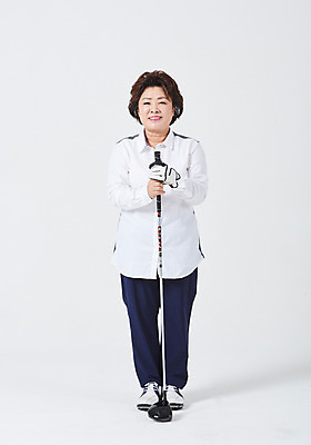 포토 JPG 스튜디오촬영 전신 응시 여자 중년 50대 골프 중년라이프 엄마 실내 한명 서기 미소 사람 취미 앞모습 운동 골프채 한국인 흰배경 중년여자한명만 국내포토 1 라이프스타일 시선 뷰포인트 백그라운드 가족 모션 골프용품 표정 건강 동양인 성인 내부 구기 흰색 여자한명만 중년여자만 파일형식