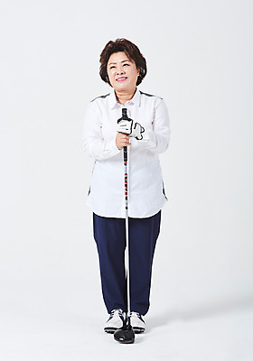 포토 JPG 스튜디오촬영 전신 응시 여자 중년 50대 골프 중년라이프 엄마 실내 한명 서기 미소 사람 취미 앞모습 운동 골프채 한국인 흰배경 중년여자한명만 국내포토 1 라이프스타일 시선 뷰포인트 백그라운드 가족 모션 골프용품 표정 건강 동양인 성인 내부 구기 흰색 여자한명만 중년여자만 파일형식