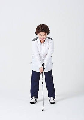 포토 JPG 스튜디오촬영 전신 여자 중년 50대 포즈 골프 중년라이프 엄마 실내 한명 서기 사람 취미 앞모습 운동 골프채 한국인 흰배경 중년여자한명만 국내포토 1 라이프스타일 뷰포인트 백그라운드 가족 모션 골프용품 건강 동양인 성인 내부 구기 흰색 여자한명만 중년여자만 파일형식