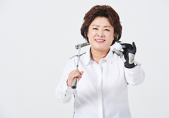 포토 JPG 스튜디오촬영 여자 중년 50대 골프 중년라이프 엄마 골프공 실내 한명 서기 미소 사람 상반신 취미 앞모습 운동 골프채 한국인 흰배경 중년여자한명만 국내포토 1 라이프스타일 뷰포인트 백그라운드 공 가족 모션 골프용품 표정 건강 동양인 성인 내부 구기 흰색 여자한명만 중년여자만 파일형식
