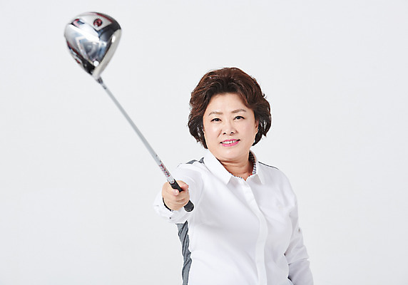 포토 JPG 스튜디오촬영 여자 중년 50대 골프 중년라이프 엄마 실내 한명 서기 사람 상반신 취미 앞모습 운동 골프채 한국인 흰배경 중년여자한명만 국내포토 1 라이프스타일 뷰포인트 백그라운드 가족 모션 골프용품 건강 동양인 성인 내부 구기 흰색 여자한명만 중년여자만 파일형식