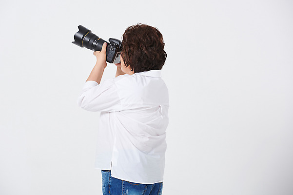 포토 JPG 스튜디오촬영 여자 중년 50대 중년라이프 엄마 실내 한명 서기 사람 상반신 취미 옆모습 카메라 사진촬영 한국인 흰배경 중년여자한명만 국내포토 1 라이프스타일 뷰포인트 백그라운드 가족 모션 동양인 성인 내부 전자제품 촬영 흰색 여자한명만 중년여자만 파일형식