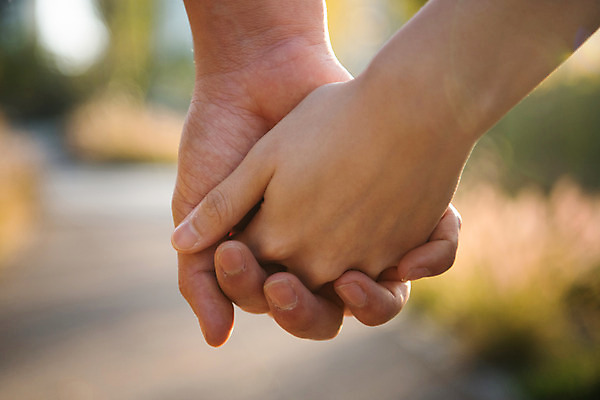 포토 JPG 주간 손 커플 공원 여자 남자 행복 데이트 함께함 사랑 사람 근접촬영 20대 성인 야외 두명 아웃포커스 신체부위 손잡기 한국인 즐거움 설레임 수원 광교호수공원 국내포토 자연요소 공공시설 감정 뷰포인트 컨셉 관계 모션 촬영기법 동양인 청년 경기도 호수공원 파일형식 광교