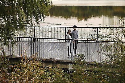 포토 JPG 주간 전신 커플 공원 여자 남자 행복 호수 데이트 사랑 서기 사람 20대 성인 야외 두명 옆모습 걷기 손잡기 산책 한국인 즐거움 커플룩 설레임 수원 광교호수공원 국내포토 자연요소 옷 공공시설 감정 뷰포인트 관계 모션 휴식 동양인 청년 경기도 호수공원 파일형식 광교