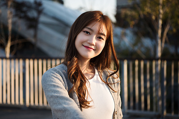 포토 JPG 주간 응시 공원 여자 행복 데이트 사랑 한명 미소 사람 상반신 20대 성인 야외 앞모습 노을 한국인 즐거움 설레임 수원 성인여자한명만 광교호수공원 국내포토 자연요소 1 시선 공공시설 감정 뷰포인트 표정 동양인 청년 경기도 호수공원 여자한명만 성인여자만 파일형식 광교