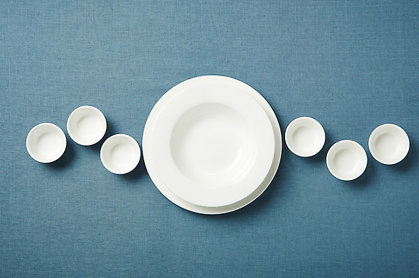 포토 JPG 스튜디오촬영 그릇 식기 접시 주방용품 실내 사람없음 하이앵글 흰색 파란배경 플랫레이 국내포토 뷰포인트 컬러 생활용품 백그라운드 내부 파란색 플랫 파일형식