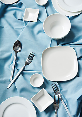 포토 JPG 스튜디오촬영 그릇 식기 접시 포크 주방용품 실내 사람없음 하이앵글 숟가락 직물 파란배경 종지 플랫레이 국내포토 뷰포인트 생활용품 백그라운드 수저 내부 파란색 플랫 파일형식