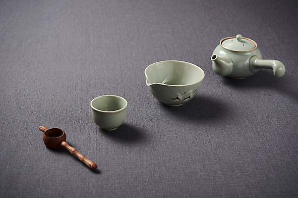 포토 JPG 스튜디오촬영 그릇 회색배경 주전자 주방용품 실내 사람없음 하이앵글 도자기 사기그릇 찻잔 다기 국내포토 식기 뷰포인트 생활용품 백그라운드 잔 내부 회색 다도 파일형식