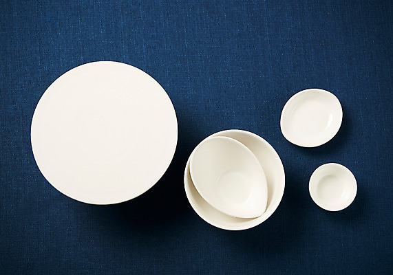 포토 JPG 스튜디오촬영 그릇 식기 접시 주방용품 실내 사람없음 하이앵글 흰색 파란배경 플랫레이 국내포토 뷰포인트 컬러 생활용품 백그라운드 내부 파란색 플랫 파일형식