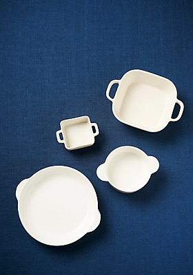 포토 JPG 스튜디오촬영 그릇 식기 주방용품 실내 종류 사람없음 하이앵글 흰색 냄비 파란배경 플랫레이 국내포토 뷰포인트 컬러 생활용품 백그라운드 내부 파란색 플랫 솥 파일형식