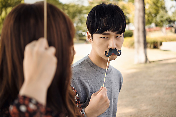 포토 JPG 주간 커플 응시 여자 남자 행복 데이트 장난 사랑 사람 상반신 20대 성인 야외 두명 옆모습 소풍 마주보기 한국인 콧수염 설레임 수원 성인만 방화수류정 수원화성 국내포토 자연요소 시선 감정 뷰포인트 한국건축 관계 모션 수염 동양인 청년 야외활동 문화재 경기도 랜드마크 파일형식