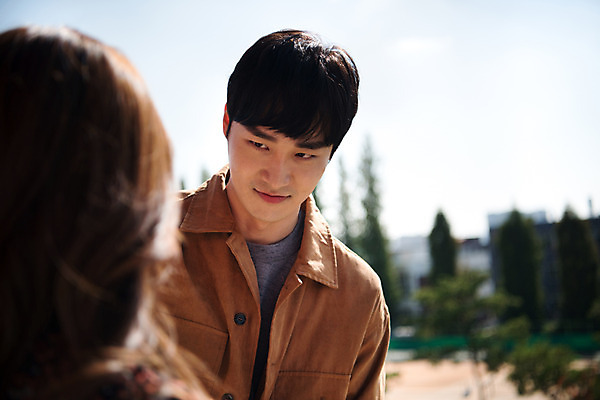 포토 JPG 주간 커플 응시 여자 남자 행복 데이트 사랑 사람 상반신 20대 성인 야외 두명 앞모습 뒷모습 마주보기 한국인 설레임 노려봄 수원 성곽길 성인만 수원화성 국내포토 자연요소 시선 감정 길 뷰포인트 한국건축 관계 모션 표정 동양인 청년 경기도 랜드마크 파일형식