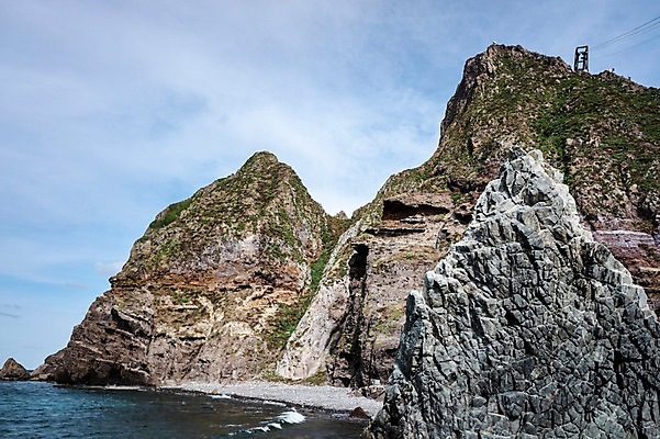 포토 JPG 주간 구름 바다 섬 자연 하늘 풍경 해변 사람없음 야외 바위 독도 서도 국내포토 자연요소 한국 돌_바위 생태계 파일형식