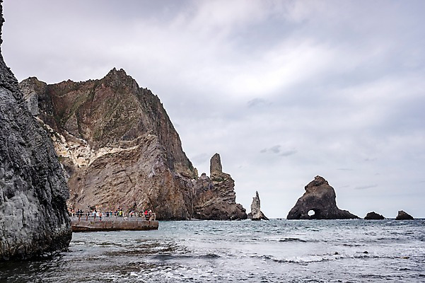 포토 JPG 주간 구름 바다 섬 자연 하늘 풍경 사람없음 야외 바위 전망대 독도 동도 국내포토 자연요소 한국 돌_바위 생태계 파일형식