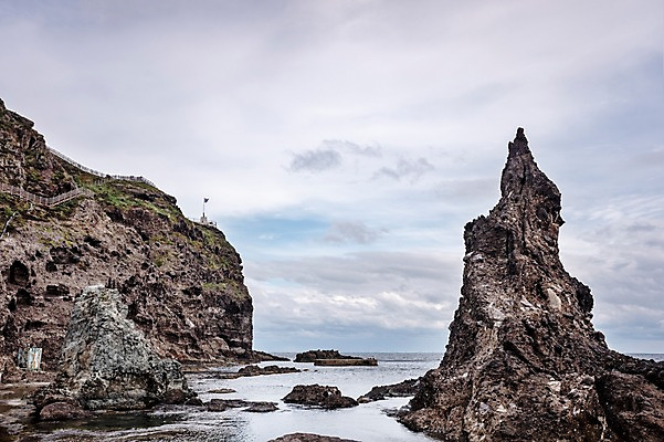 포토 JPG 주간 구름 바다 자연 하늘 풍경 사람없음 야외 바위 독도 서도 국내포토 자연요소 섬 한국 돌_바위 생태계 파일형식