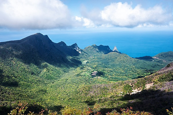 포토 JPG 주간 구름 자연 하늘 산 풍경 사람없음 야외 산등성이 울릉도 나리분지 국내포토 자연요소 섬 경상북도 생태계 파일형식
