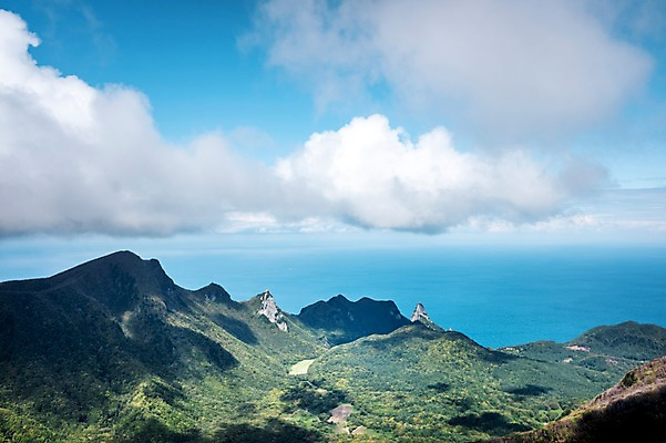 포토 JPG 주간 구름 자연 하늘 산 풍경 사람없음 야외 울릉도 나리분지 국내포토 자연요소 섬 경상북도 생태계 파일형식