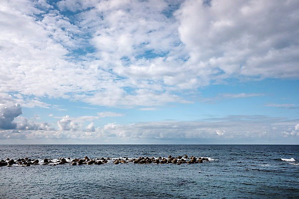 포토 JPG 주간 구름 바다 자연 하늘 풍경 사람없음 야외 항구 방파제 울릉도 국내포토 자연요소 공공시설 섬 교통시설 경상북도 생태계 파일형식