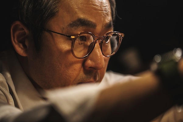 포토 JPG 직업 응시 남자 40대 현악기 실내 표정 한명 사람 상반신 성인 일상 옆모습 아웃포커스 한국인 작업 작업실 고수 집중 장인 성인남자한명만 국내포토 1 시선 악기 뷰포인트 중년 컨셉 촬영기법 동양인 내부 라이프 향신료 남자한명만 성인남자만 파일형식