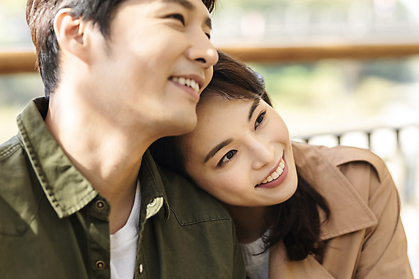 포토 JPG 주간 전통 부부 응시 여자 남자 행복 문화 여유 40대 여행 가족 휴식 가족여행 한옥 사랑 미소 사람 동양인 상반신 성인 야외 두명 앞모습 옆모습 30대 기댐 한국인 가을 체험 역사 전라북도 어깨 설레임 가을여행 국내여행 전주 성인만 국내포토 자연요소 한국전통 커플 시선 계절 감정 뷰포인트 중년 컨셉 고건축 관계 모션 표정 인종 신체부위 장년 전라도 파일형식 가을_계절