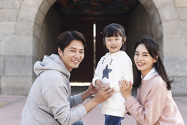 포토 JPG 주간 전통 응시 여자 남자 행복 문화 여유 어린이 40대 여행 가족 출입구 가족여행 한국 사랑 미소 사람 앉기 동양인 상반신 성인 야외 옆모습 세명 30대 한국인 가을 잡기 체험 뒤돌아보기 역사 전라북도 대문 설레임 가을여행 국내여행 전주 풍남문 국내포토 자연요소 시선 계절 감정 아시아 뷰포인트 중년 컨셉 관계 모션 표정 인종 장년 문 전라도 파일형식 가을_계절