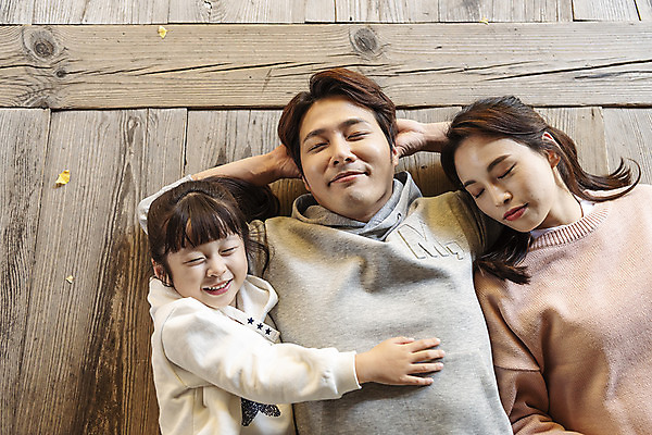 포토 JPG 주간 전통 여자 남자 행복 문화 여유 어린이 40대 여행 가족 안기 가족여행 한국 사랑 사람 동양인 상반신 성인 야외 앞모습 세명 30대 눕기 눈감음 한국인 가을 잠 체험 역사 전라북도 정자 설레임 가을여행 국내여행 전주 전주한옥마을 오목대 국내포토 자연요소 건축물 계절 감정 아시아 뷰포인트 중년 컨셉 관계 모션 유적지 인종 장년 전라도 한옥마을 파일형식 가을_계절