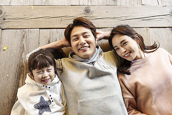 포토 JPG 주간 전통 응시 여자 남자 행복 문화 여유 어린이 40대 여행 가족 가족여행 한국 사랑 미소 사람 동양인 상반신 성인 야외 앞모습 세명 30대 눕기 한국인 가을 체험 역사 전라북도 정자 설레임 가을여행 국내여행 전주 전주한옥마을 오목대 국내포토 자연요소 건축물 시선 계절 감정 아시아 뷰포인트 중년 컨셉 관계 모션 유적지 표정 인종 장년 전라도 한옥마을 파일형식 가을_계절