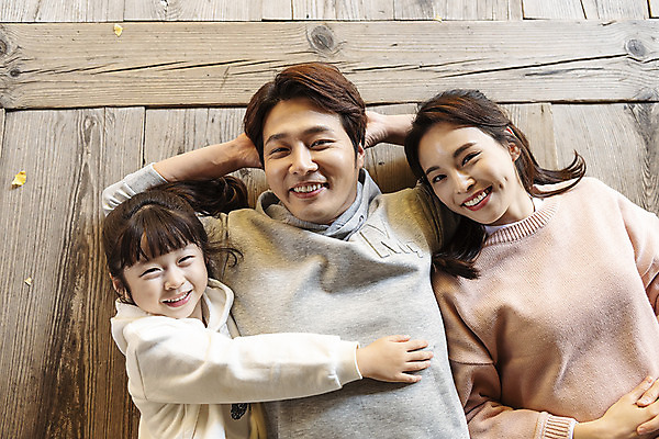 포토 JPG 주간 전통 응시 여자 남자 행복 문화 여유 어린이 40대 여행 가족 안기 휴식 가족여행 한국 사랑 미소 사람 동양인 상반신 성인 야외 앞모습 세명 30대 눕기 한국인 가을 체험 역사 전라북도 정자 설레임 가을여행 국내여행 전주 전주한옥마을 오목대 국내포토 자연요소 건축물 시선 계절 감정 아시아 뷰포인트 중년 컨셉 관계 모션 유적지 표정 인종 장년 전라도 한옥마을 파일형식 가을_계절