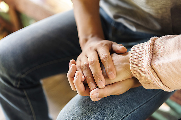 포토 JPG 주간 전통 부부 여자 남자 행복 문화 여유 40대 여행 가족여행 한국 사랑 사람 앉기 동양인 성인 야외 두명 신체부위 30대 손잡기 한국인 양손 하반신 가을 체험 역사 전라북도 정자 설레임 가을여행 국내여행 전주 성인만 전주한옥마을 오목대 국내포토 자연요소 건축물 손 커플 계절 감정 아시아 중년 컨셉 모션 유적지 인종 장년 전라도 한옥마을 파일형식 가을_계절