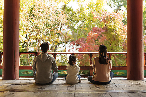 포토 JPG 주간 나무 전통 응시 여자 남자 행복 문화 여유 어린이 40대 여행 가족 가족여행 한국 사랑 사람 앉기 동양인 풍경 상반신 성인 야외 뒷모습 세명 30대 한국인 가을 체험 역사 전라북도 정자 설레임 가을여행 국내여행 전주 전주한옥마을 오목대 국내포토 자연요소 식물 건축물 시선 계절 감정 아시아 뷰포인트 중년 컨셉 관계 모션 유적지 인종 장년 전라도 한옥마을 파일형식 가을_계절