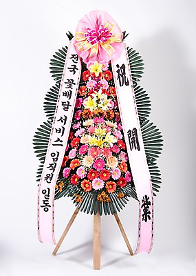 포토 JPG 스튜디오촬영 꽃 리본 실내 사람없음 컬러풀 기쁨 축하 오브젝트 흰배경 감사 개업 축하화환 국내포토 식물 감정 컬러 백그라운드 컨셉 내부 화환 흰색 파일형식