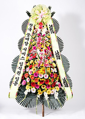 포토 JPG 스튜디오촬영 꽃 리본 결혼 실내 사람없음 컬러풀 기쁨 축하 오브젝트 흰배경 감사 축하화환 국내포토 식물 감정 컬러 백그라운드 컨셉 이벤트 내부 화환 흰색 파일형식