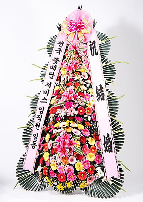 포토 JPG 스튜디오촬영 꽃 리본 결혼 실내 사람없음 컬러풀 기쁨 축하 오브젝트 흰배경 감사 축하화환 국내포토 식물 감정 컬러 백그라운드 컨셉 이벤트 내부 화환 흰색 파일형식