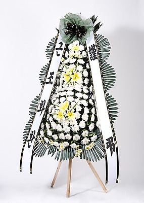 포토 JPG 스튜디오촬영 꽃 리본 실내 사람없음 오브젝트 흰배경 위로 장례 근조 근조화환 국내포토 식물 백그라운드 내부 화환 흰색 파일형식