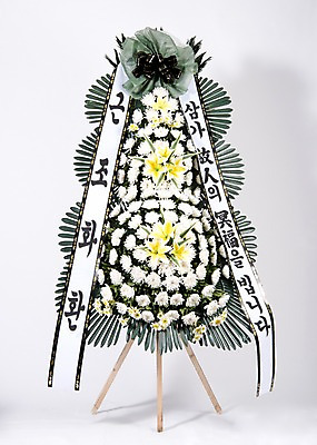 포토 JPG 스튜디오촬영 꽃 리본 실내 사람없음 오브젝트 흰배경 위로 장례 근조 근조화환 국내포토 식물 백그라운드 내부 화환 흰색 파일형식