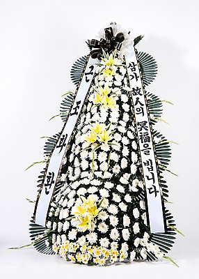 포토 JPG 스튜디오촬영 꽃 리본 실내 사람없음 오브젝트 흰배경 위로 장례 근조 근조화환 국내포토 식물 백그라운드 내부 화환 흰색 파일형식