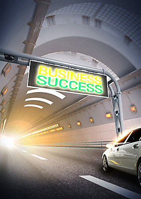 PSD 편집이미지 도로 비즈니스 자동차 성공 사람없음 빛 노란색 희망 기쁨 회색 터널 전광판 카피스페이스 이미지편집 감정 길 육상교통 컬러 컨셉 교통시설 공백 파일형식