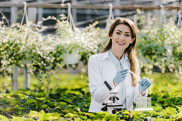 포토 JPG 서양인 외국인 식물 응시 여자 잎 실내 현미경 실험 한명 미소 사람 상반신 20대 성인 앞모습 실험복 생명공학 연구원 스포이트 시험관 용액 체코 온실 성인여자한명만 국내포토 직업 1 시선 유럽 뷰포인트 의학 표정 실험기구 인종 청년 내부 가운 피펫 여자한명만 성인여자만 파일형식