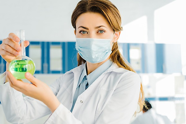 포토 JPG 서양인 외국인 손 응시 여자 실내 실험 마스크 한명 들기 사람 상반신 20대 성인 앞모습 잡기 실험복 연구실 생명공학 연구원 비커 용액 체코 성인여자한명만 국내포토 직업 1 시선 유럽 뷰포인트 의학 모션 실험기구 인종 청년 내부 신체부위 가운 여자한명만 성인여자만 파일형식