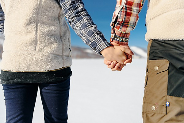 포토 JPG 주간 커플 계절 여자 남자 행복 겨울 사랑 사람 20대 성인 야외 두명 신체부위 30대 청춘 걷기 설원 손잡기 한국인 양손 흰색 눈 몽골 성인만 국내포토 자연요소 손 감정 아시아 컬러 컨셉 관계 모션 날씨 눈_날씨 동양인 청년 장년 파일형식