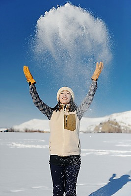 포토 JPG 주간 계절 여자 행복 겨울 하늘 사랑 한명 미소 사람 상반신 20대 성인 야외 앞모습 청춘 설원 한국인 흰색 눈 몽골 뿌리기 즐거움 성인여자한명만 국내포토 자연요소 1 감정 아시아 뷰포인트 컬러 컨셉 모션 날씨 눈_날씨 표정 동양인 청년 여자한명만 성인여자만 파일형식