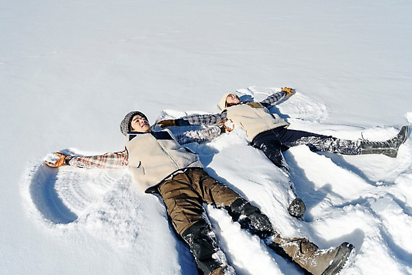 포토 JPG 주간 전신 커플 계절 여자 남자 행복 겨울 팔벌리기 사랑 사람 20대 성인 야외 두명 30대 청춘 눕기 설원 한국인 흰색 눈 몽골 성인만 국내포토 자연요소 감정 아시아 컬러 컨셉 관계 모션 날씨 눈_날씨 동양인 청년 장년 파일형식