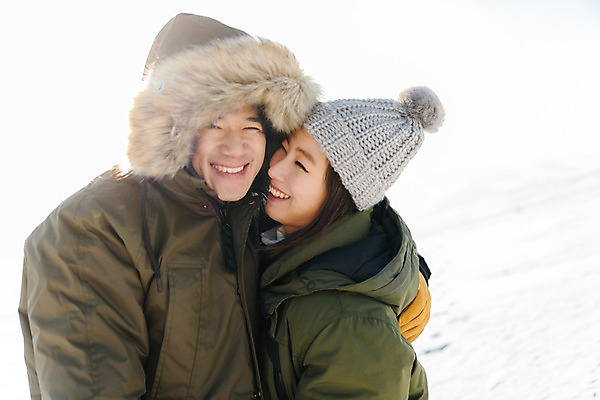 포토 JPG 주간 커플 계절 여자 남자 행복 겨울 안기 포옹 사랑 웃음 사람 상반신 20대 성인 야외 두명 옆모습 30대 청춘 설원 한국인 흰색 눈 몽골 즐거움 성인만 국내포토 자연요소 감정 아시아 뷰포인트 컬러 컨셉 관계 모션 날씨 눈_날씨 표정 동양인 청년 장년 파일형식