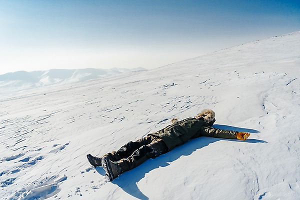 포토 JPG 주간 전신 계절 남자 행복 겨울 팔벌리기 사랑 한명 사람 성인 야외 30대 청춘 눕기 설원 한국인 눈 몽골 성인남자한명만 국내포토 자연요소 1 감정 아시아 컨셉 모션 날씨 눈_날씨 동양인 장년 남자한명만 성인남자만 파일형식
