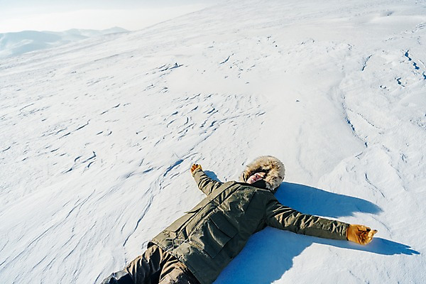 포토 JPG 주간 계절 남자 행복 겨울 팔벌리기 사랑 한명 사람 상반신 성인 야외 앞모습 30대 청춘 눕기 설원 한국인 눈 몽골 성인남자한명만 국내포토 자연요소 1 감정 아시아 뷰포인트 컨셉 모션 날씨 눈_날씨 동양인 장년 남자한명만 성인남자만 파일형식
