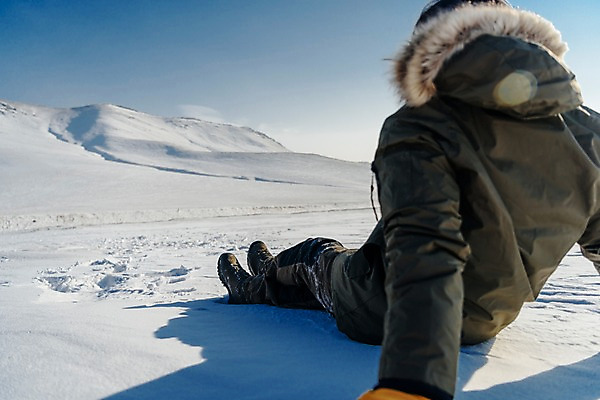 포토 JPG 주간 전신 응시 계절 남자 행복 겨울 사랑 한명 사람 앉기 풍경 성인 야외 뒷모습 30대 청춘 설원 한국인 눈 몽골 성인남자한명만 국내포토 자연요소 1 시선 감정 아시아 뷰포인트 컨셉 모션 날씨 눈_날씨 동양인 장년 남자한명만 성인남자만 파일형식