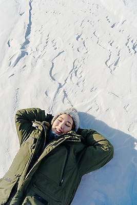 포토 JPG 주간 계절 여자 행복 겨울 날씨 사랑 한명 미소 사람 상반신 20대 성인 야외 앞모습 눕기 설원 눈감음 한국인 눈 몽골 팔베개 성인여자한명만 국내포토 자연요소 1 감정 아시아 뷰포인트 모션 눈_날씨 표정 동양인 청년 여자한명만 성인여자만 파일형식