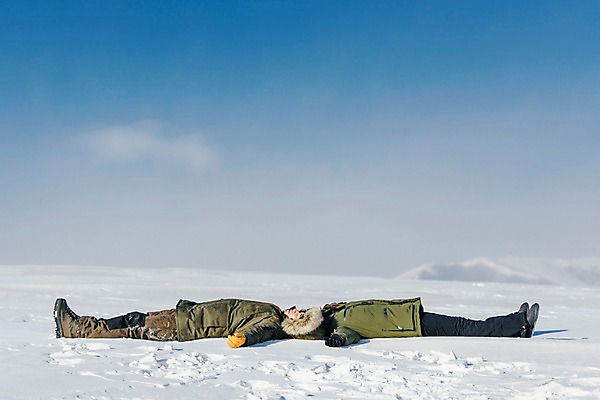 포토 JPG 주간 전신 커플 계절 여자 남자 행복 겨울 하늘 사랑 사람 20대 청년 성인 야외 두명 옆모습 30대 청춘 눕기 설원 한국인 몽골 성인만 국내포토 자연요소 감정 아시아 뷰포인트 컨셉 관계 모션 눈_날씨 동양인 장년 파일형식