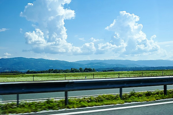 포토 JPG 주간 구름 해외풍경 도로 여행 유럽풍경 하늘 풍경 사람없음 야외 크로아티아 자동차여행 국내포토 자연요소 해외 유럽 길 교통시설 파일형식